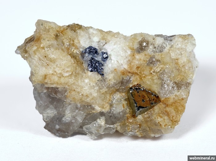 Фотография минерала Пирит, Молибденит. Карасьевское (W) месторождение.