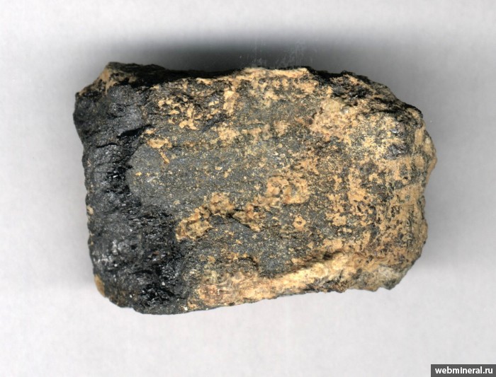 Фотография минерала Колумбит-(Mn), Микролит. Красноармейское месторождение.