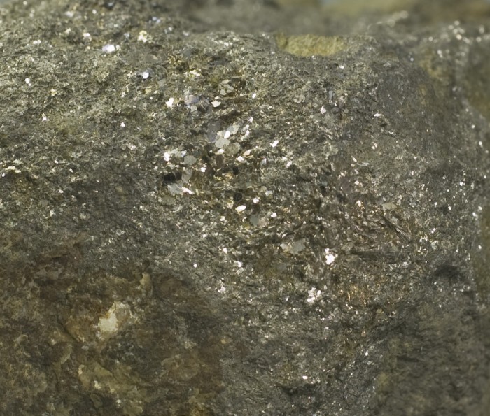 Фотография минерала Тетрадимит, Цумоит. Штольня № 14.