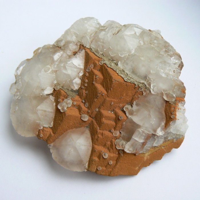 Фотография минерала Гизингерит, Кальцит, Флюорит, Пирит, Лимонит. 2-й Советский рудник.