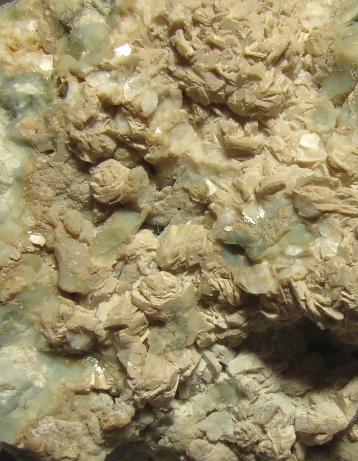 Фотография минерала Гидроталькит разн. (Гидроталькит-2H). Баженовское месторождение.