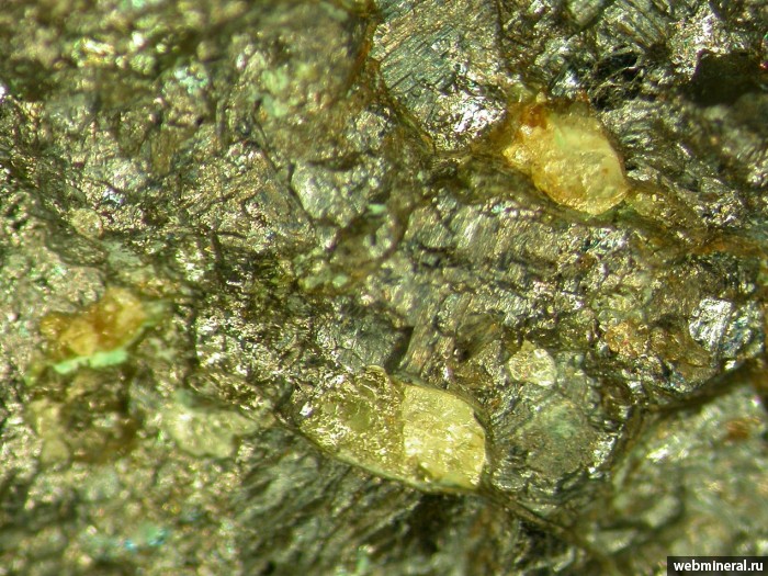 Фотография минерала Аламозит, Брошантит, Борнит. Северный участок.