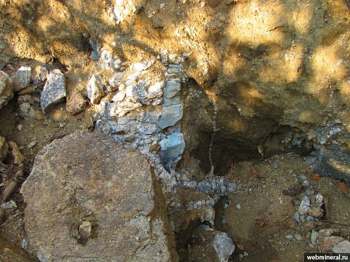 Фотография минерала Магнезиорибекит. Инагли массив.
