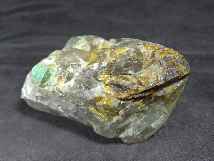 Фотография минерала Ксенотим-(Y), Кварц, Амазонит. Плоская гора.