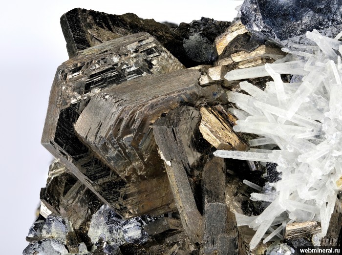Фотография минерала Пирротин, Кварц, Галенит, Сфалерит, Пирит. Николаевский рудник.