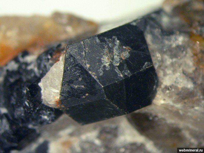    . (), , . Tsaramanga pegmatite, Mahaiza, Betafo, Vakinankaratra.