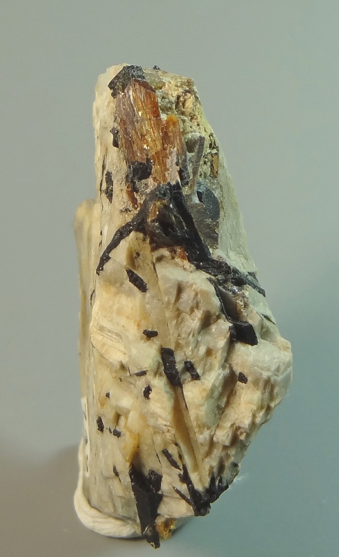 Фотография минерала Сейдозерит, Эгирин, Микроклин. Сейдозеритовый пегматит.