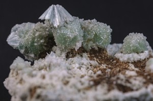 ����������, �������. ���������� (Au) ������������� (������ ����). �������� � �������������. webmineral.ru