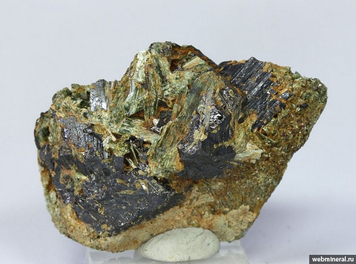 Фотография минерала Ниобоэшинит-(Ce), Фторрихтерит. Копь № 97.