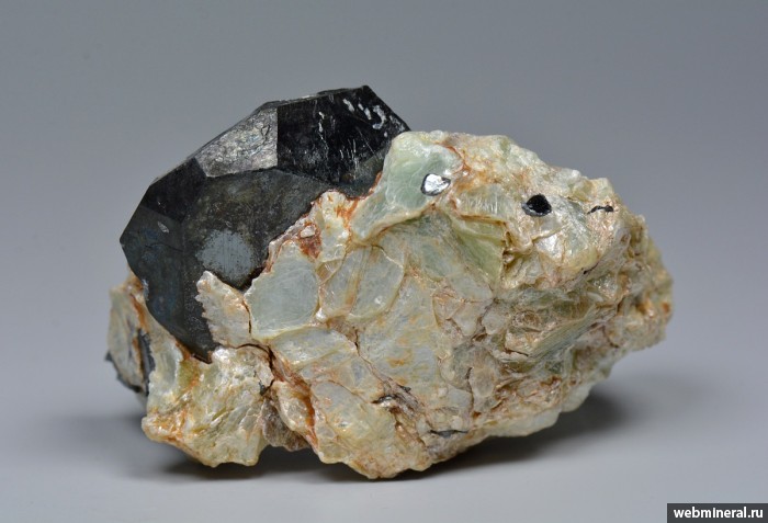 Фотография минерала Гематит, Тальк. Гематитовая горка.