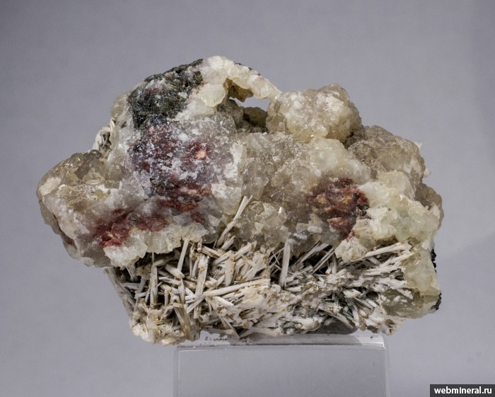 Фотография минерала Пренит, Натролит. Африканда массив.