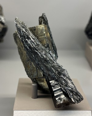 ��������, �����, �����. ������� (W-Mo) �������������. �������� � �������������. webmineral.ru