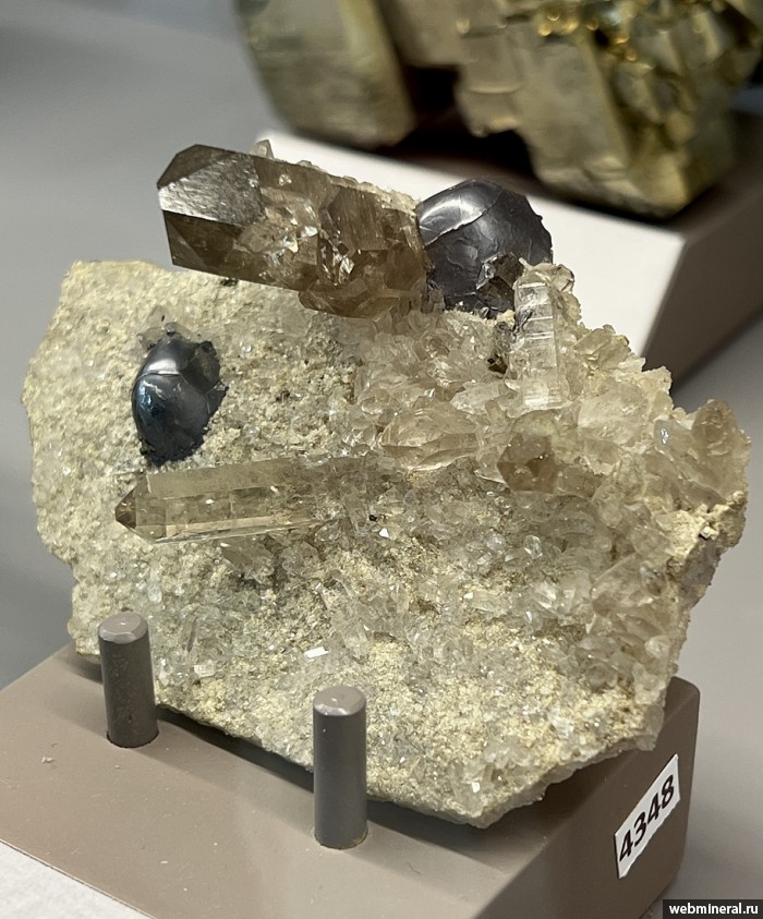 ���������� �������� �������, �����. ���������� (Au) ������������� (������ ����).