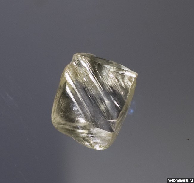 Фотография минерала Алмаз. Вишерские алмазные россыпи.