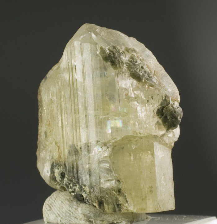 Фотография минерала Эвклаз, Хризоберилл. Изумрудные копи.