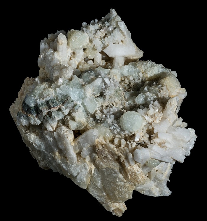 Фотография минерала Пренит, Кварц. Леменский вулканогенный комплекс.