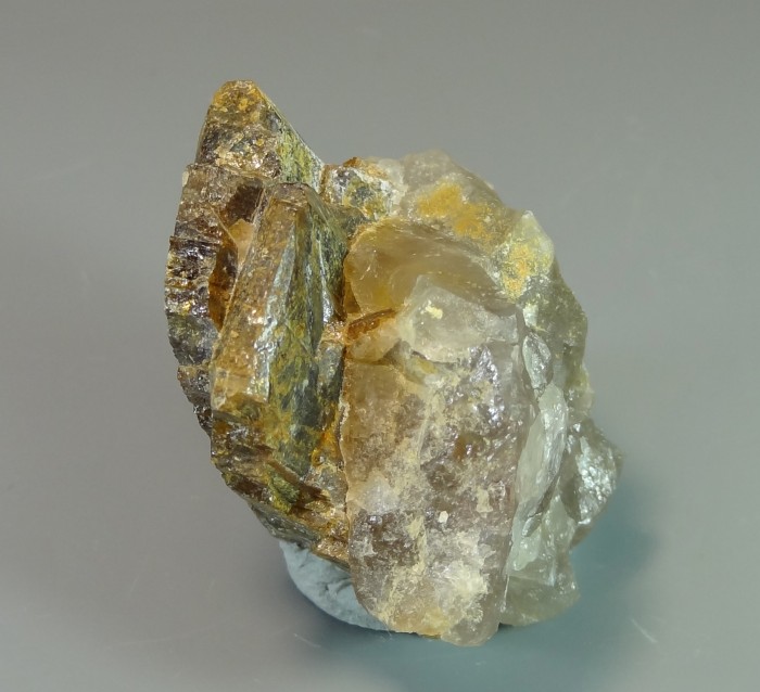 Фотография минерала Ксенотим-(Y), Дымчатый кварц. Плоская гора.