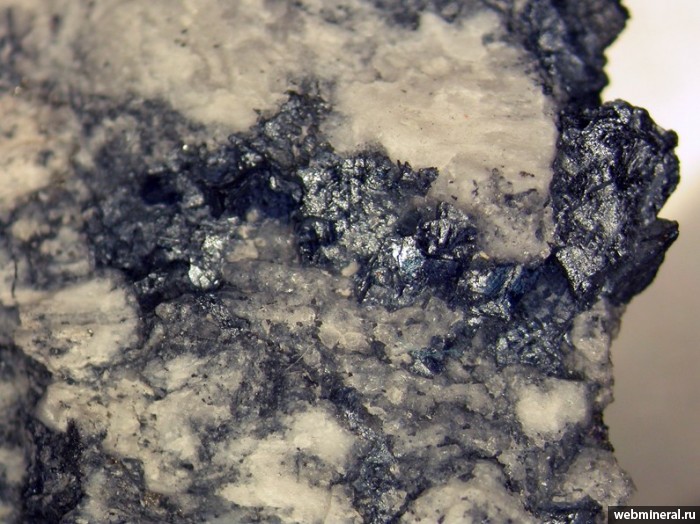 Фотография минерала Роксбиит. Майкаин (Au) месторождение.