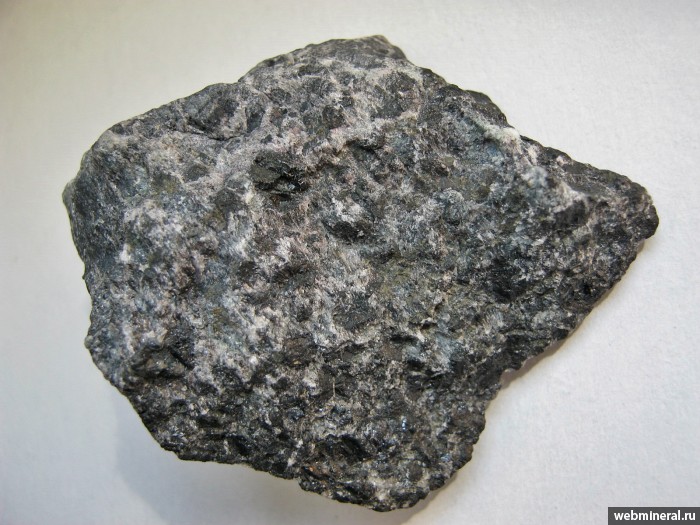 Фотография минерала Людвигит, Ссайбелиит, Гидроталькит. Таёжное (Fe) месторождение.
