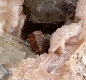 ���������-(Ce), ��������, ���������. ������ ���� � 140. �������� � �������������. webmineral.ru