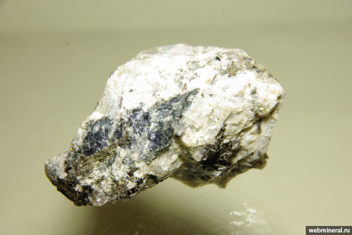 Фотография минерала Кордиерит. Киркинское месторождение.
