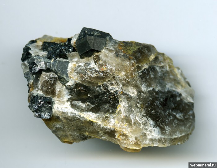    . (), , . Tsaramanga pegmatite, Mahaiza, Betafo, Vakinankaratra.