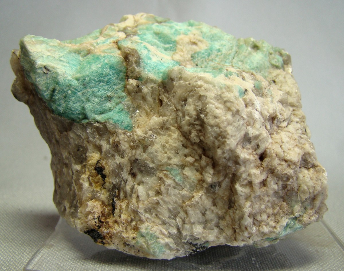 50 stone. Шабазит минерал. Микроклин на аргиллите. Цеолит типа шабазит. Цеолиты шабазит фото.