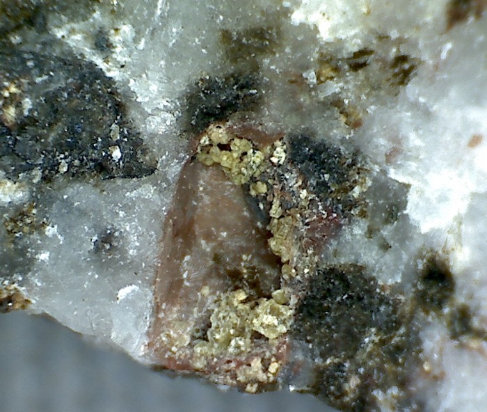 Фотография минерала Анкилит-(Ce). Полевошпатовый карьер.