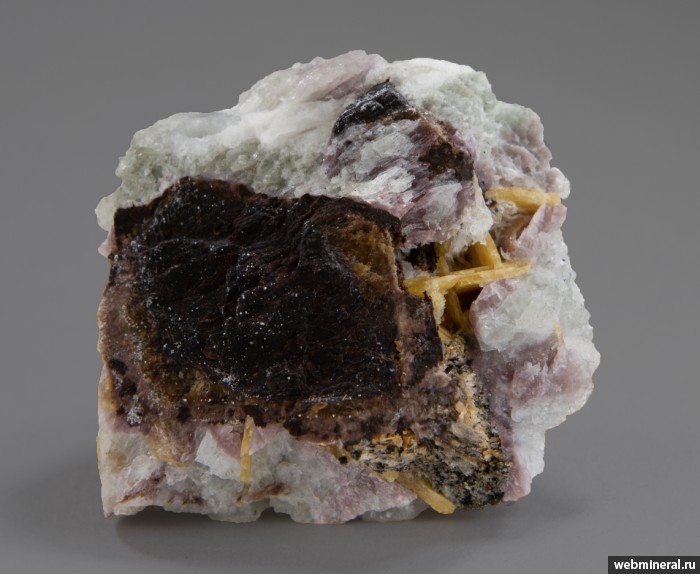 Фотография минерала Капустинит. Палитра пегматит.