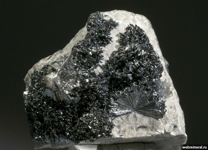 Фотография минерала Антимонит, Кварц. Благодатское месторождение.