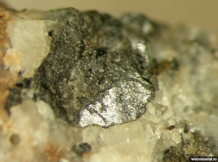 Фотография минерала Феррипербёит-(Ce), Тернебомит-(Ce). Бирая рудопроявление.