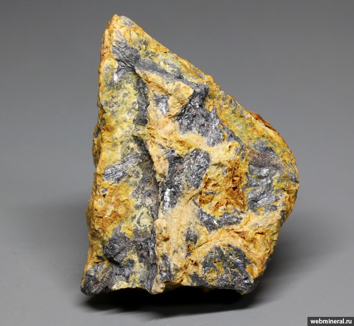 Фотография минерала Антимонит, Стибиконит. Жипкошинское (Sb) месторождение.