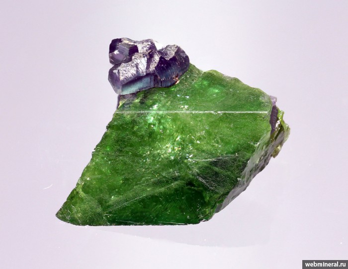 Фотография минерала Титанит, Амезит. Главное Сарановское (Cr) месторождение.