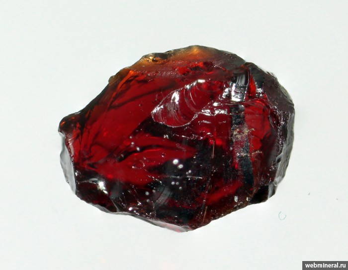 Фотография минерала Пироп. Мир кимберлитовая трубка.
