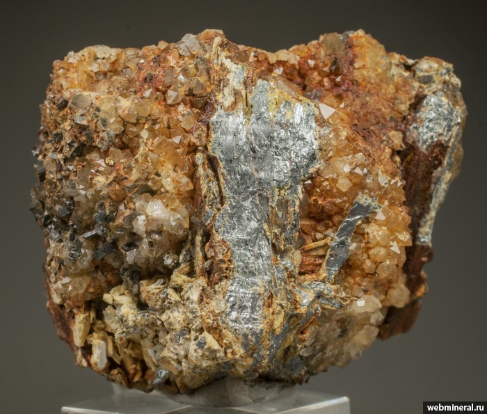 Фотография минерала Антимонит, Ферберит, Кварц. Зопхито месторождение.