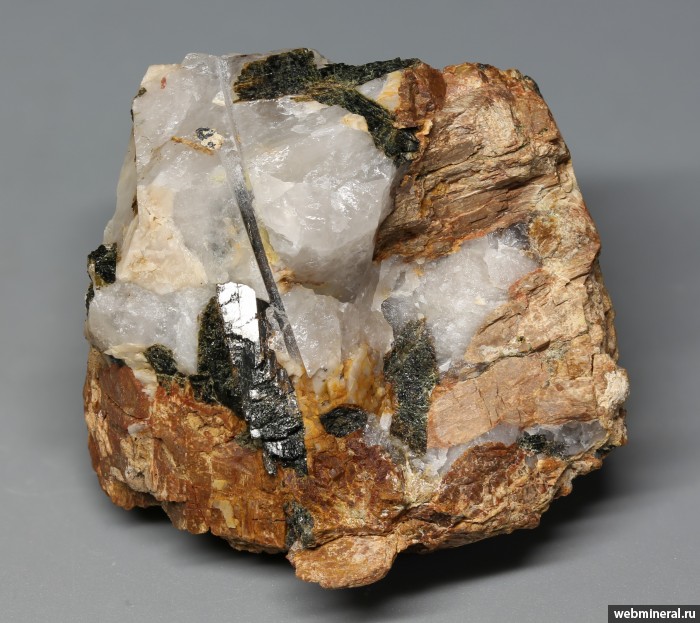   , , . Dorozhnyi pegmatite, Khan Bogd Peralkaline Granite, Khanbogd District, Omnogovi Province.