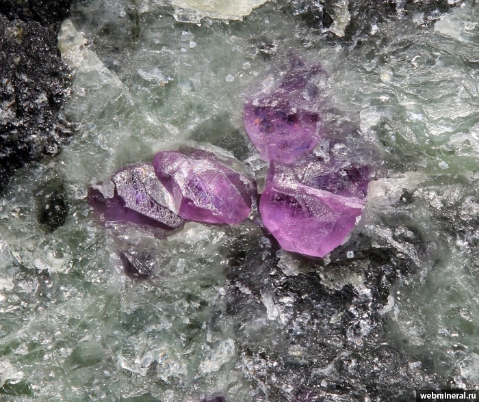 Фотография минерала Корунд. Обнаженная кимберлитовая трубка.