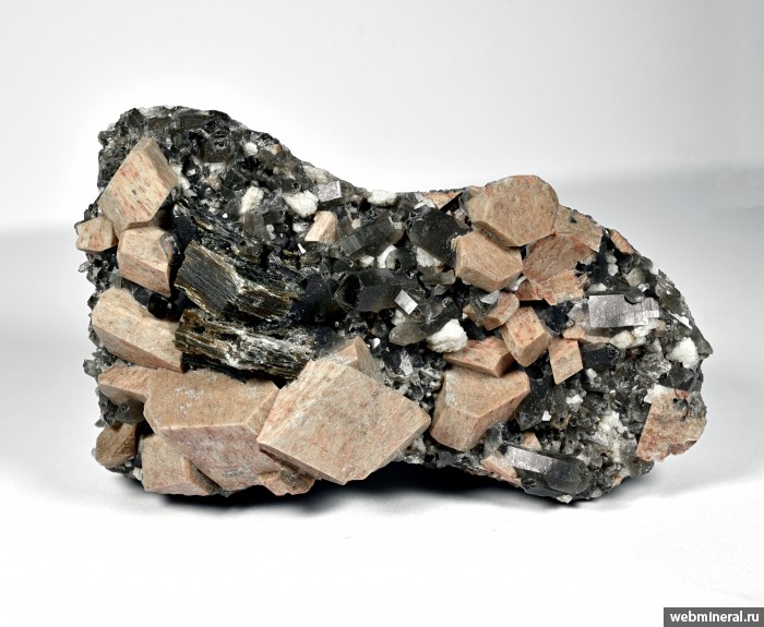 Фотография минерала Микроклин, Мусковит, Дымчатый кварц. Ортау массив.