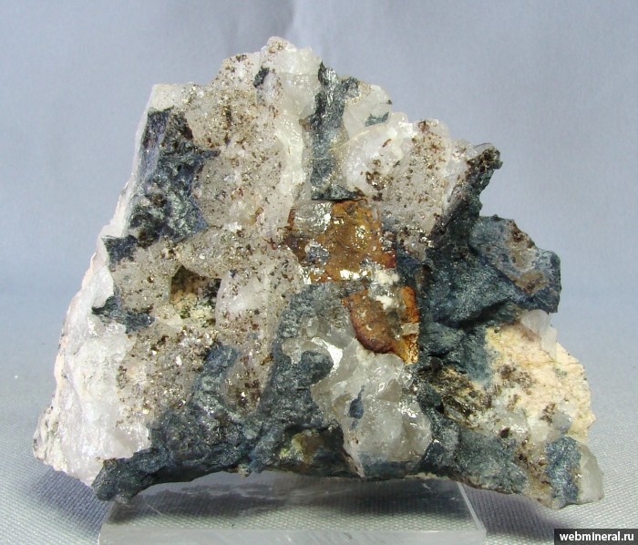 Фотография минерала Магнезиорибекит, Кварц, Пирит. Жила № 125.
