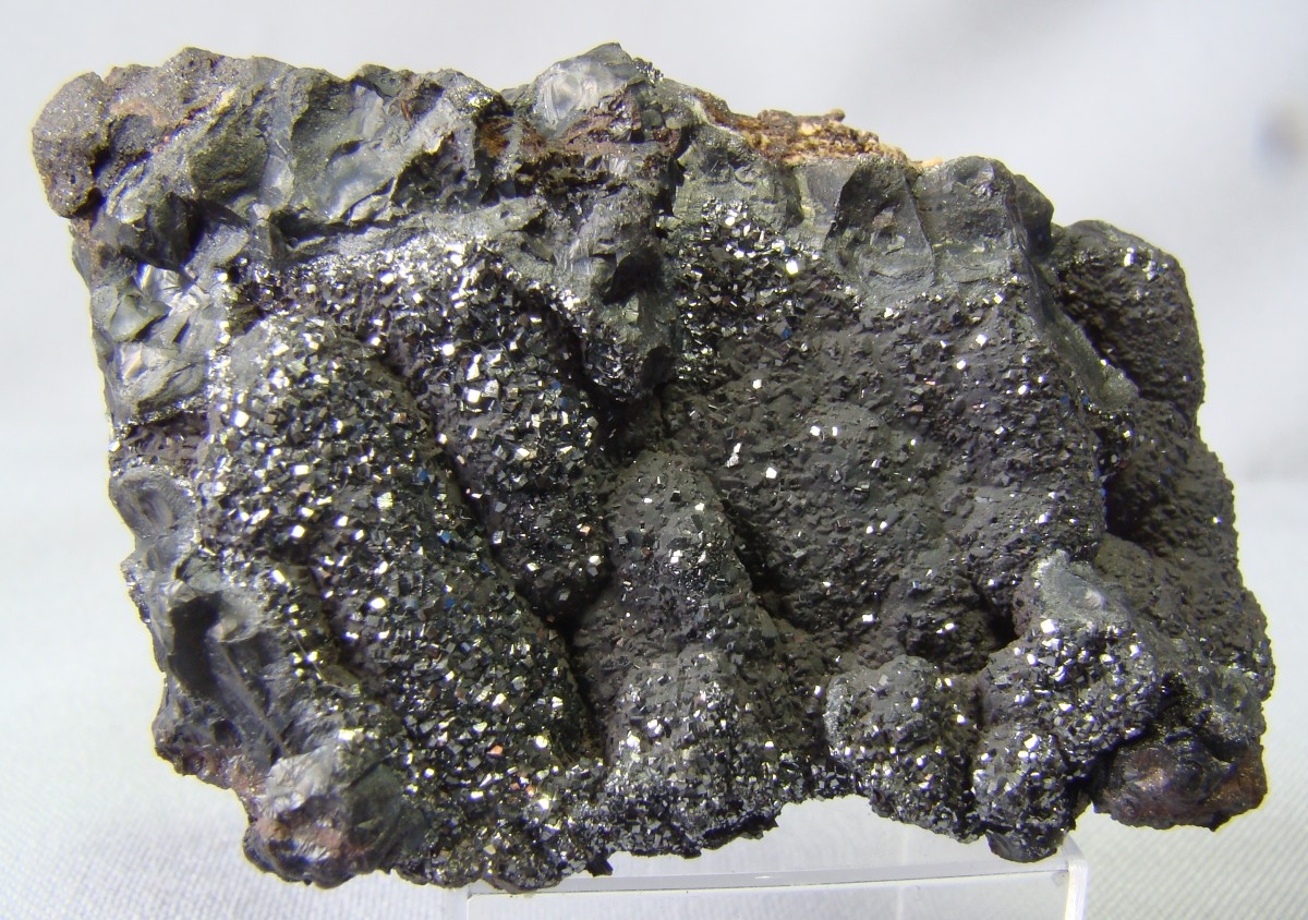 Природный марганец. Пиролюзит и псиломелан. Марганцевая руда минерал псиломелан. Железо-марганцевые руды. Пиролюзит марганцевая руда.