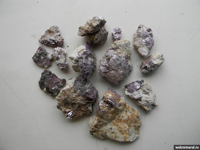 Фотография минерала Лепидолит. Лепидолитовая жила.