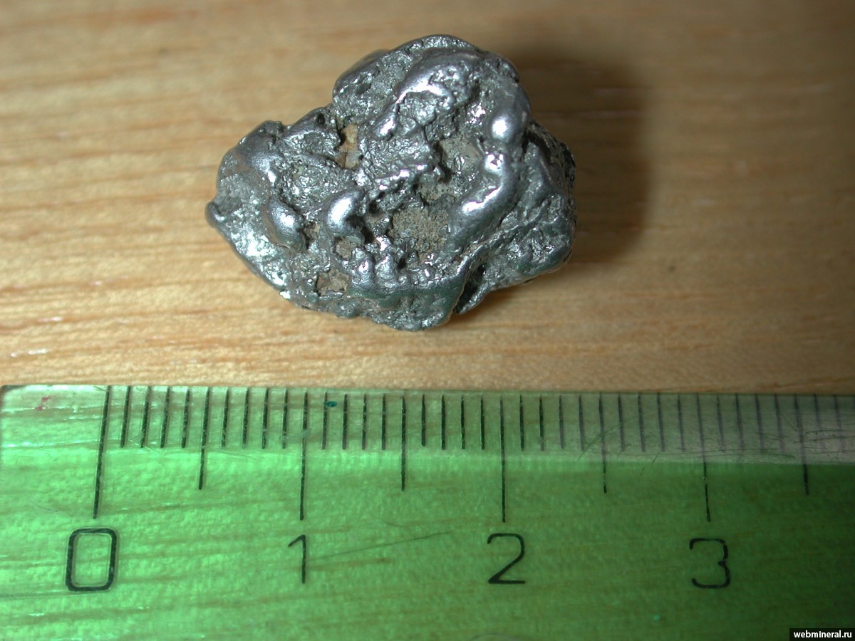 Самородок из холмогор 9. Алмаз самородок. Изоферроплатина минерал. Самородок платины. Самородки камней.