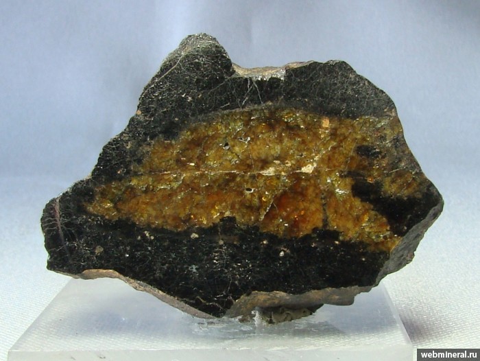 Фотография минерала Феррипербёит-(Ce), Диссакисит-(La), Бастнезит-(La), Алланит-(Ce), Алланит-(La). Мочалин лог.