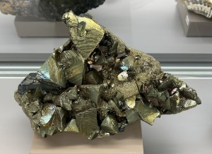 �����������, ���������. ����� (Cu) �������������. �������� � �������������. webmineral.ru