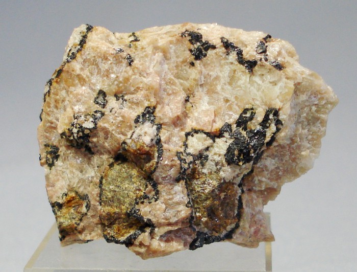 Фотография минерала Монацит-(Ce), Алланит-(Ce), Апатит. Рудная зона № 140.