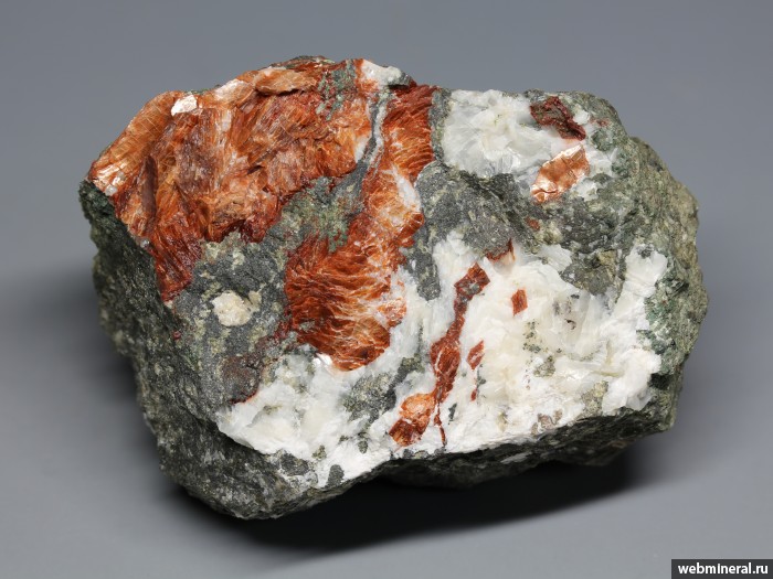 Фотография минерала Гейландит-Ca, Кальцит. Карадаг гора.