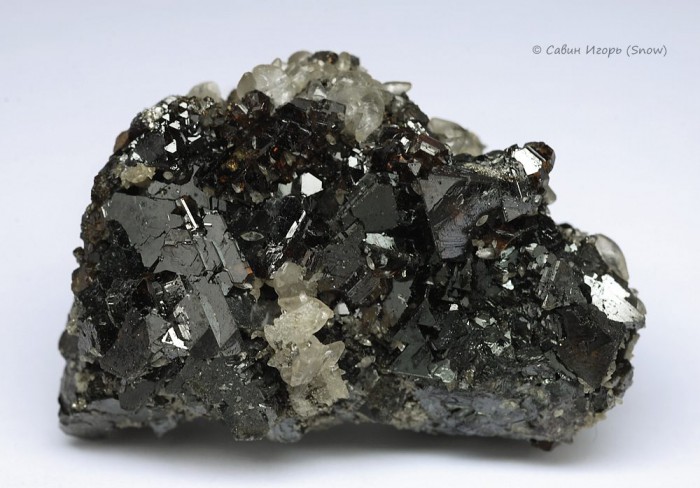 Фотография минерала Сфалерит, Кальцит. Берёзовское (Au) месторождение (рудное поле).