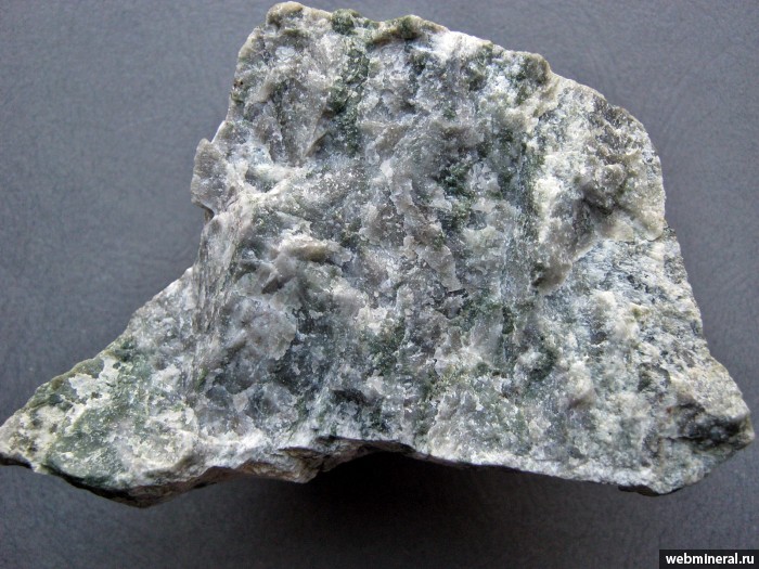 Фотография минерала Доломит, Пироксен. Дёсовское (Fe) месторождение.
