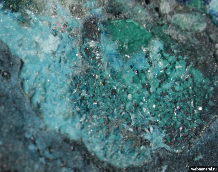Фотография минерала Познякит, Серпиерит, Линарит, Малахит. Белореченское месторождение.