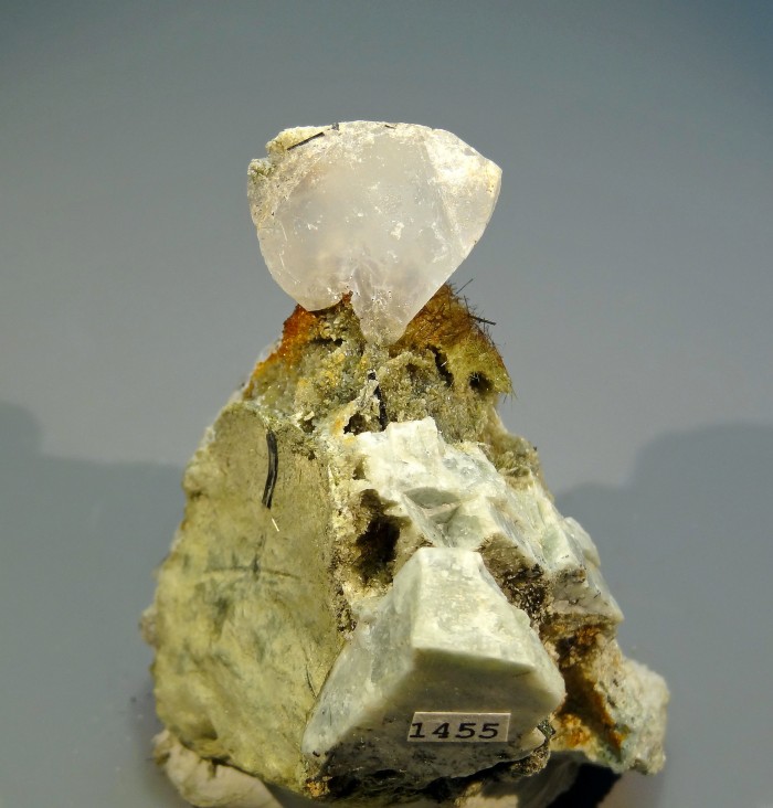 Фотография минерала Настрофит, Микроклин, Эгирин. Настрофитовый пегматит.